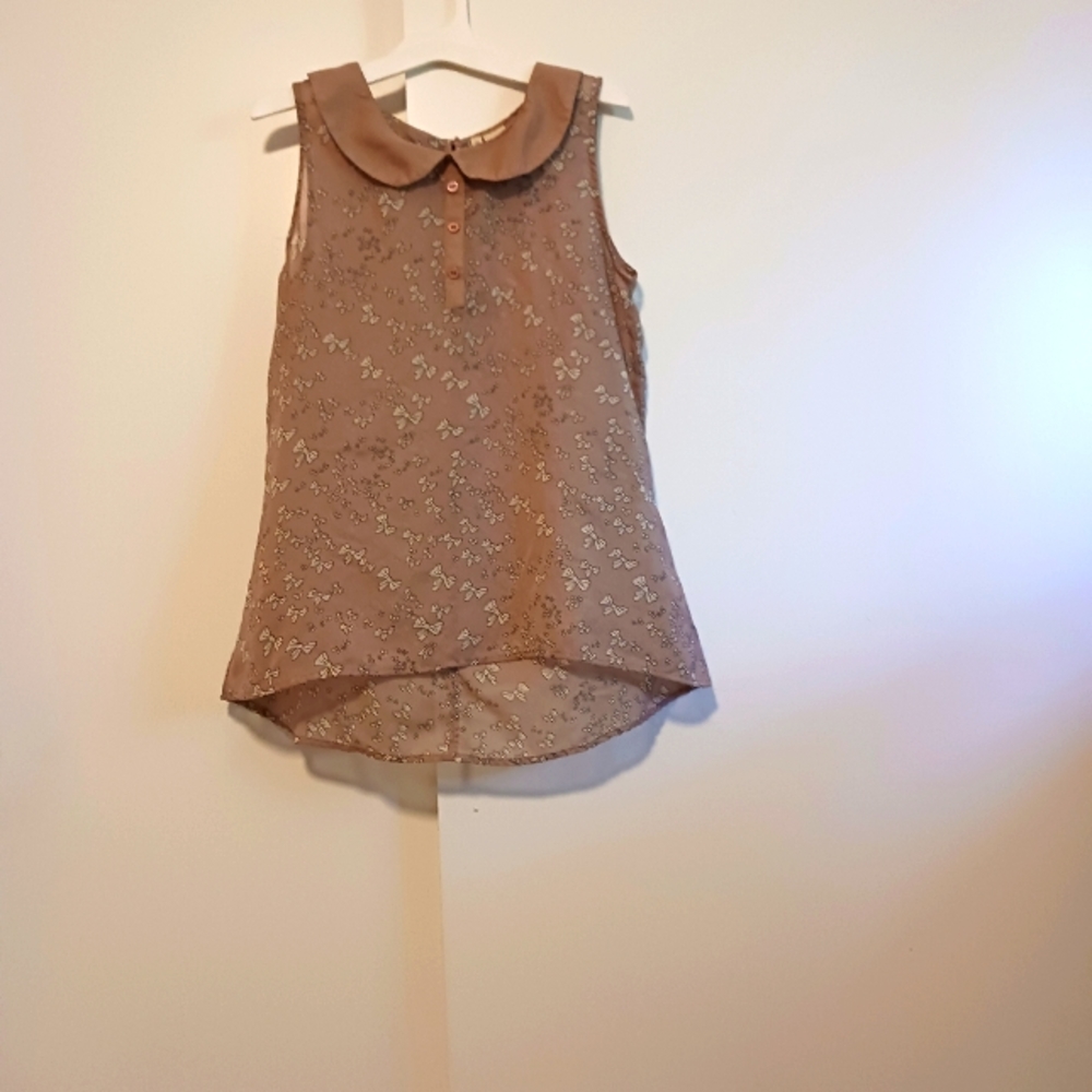 Passport sheer Sleeveless Blouse. Size M. Beige.